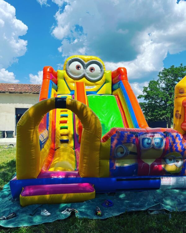 Toboggan gonflable Minion